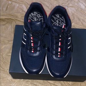 Hilfiger shoes* free of the virus **